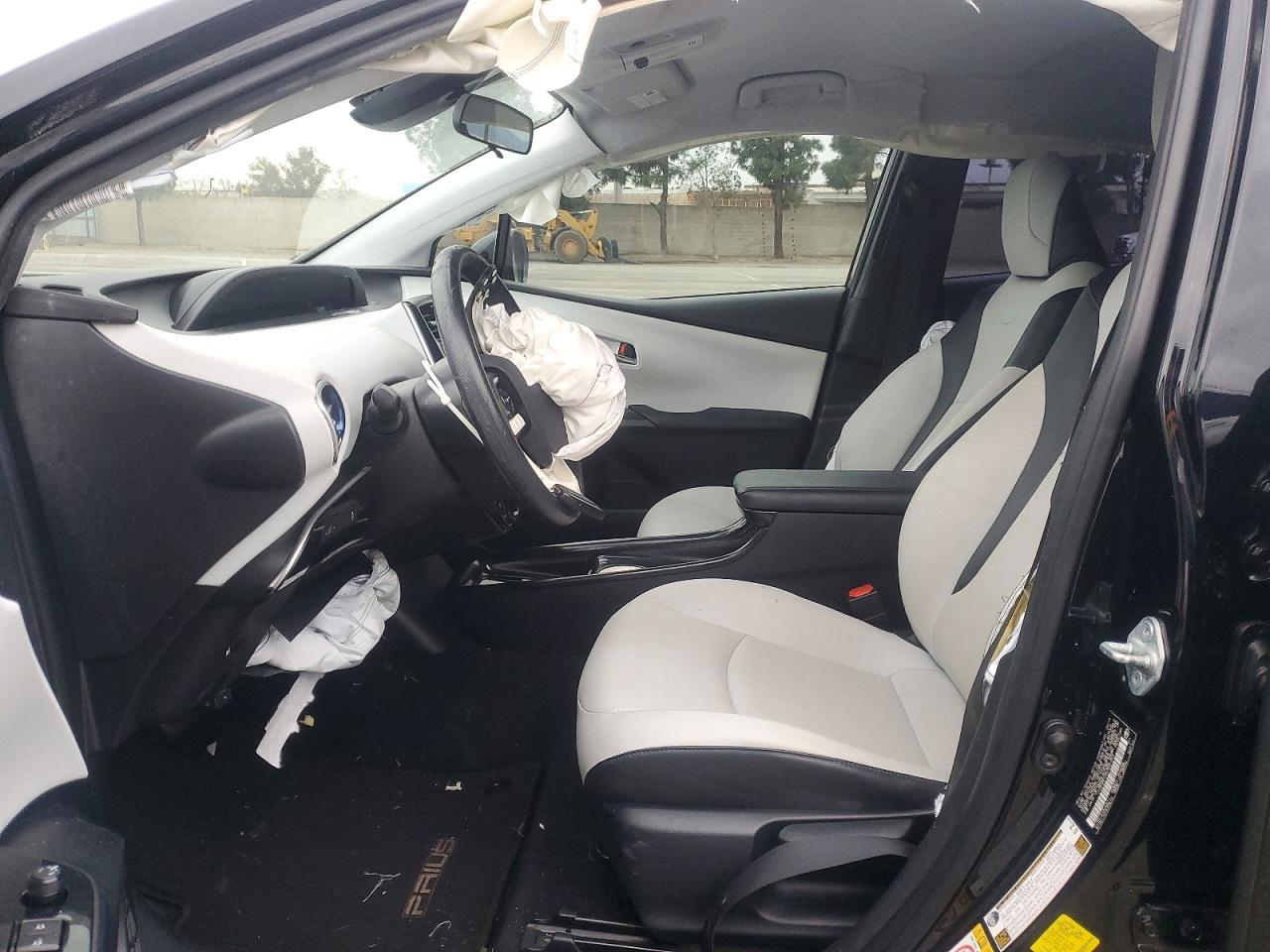 2016 TOYOTA PRIUS