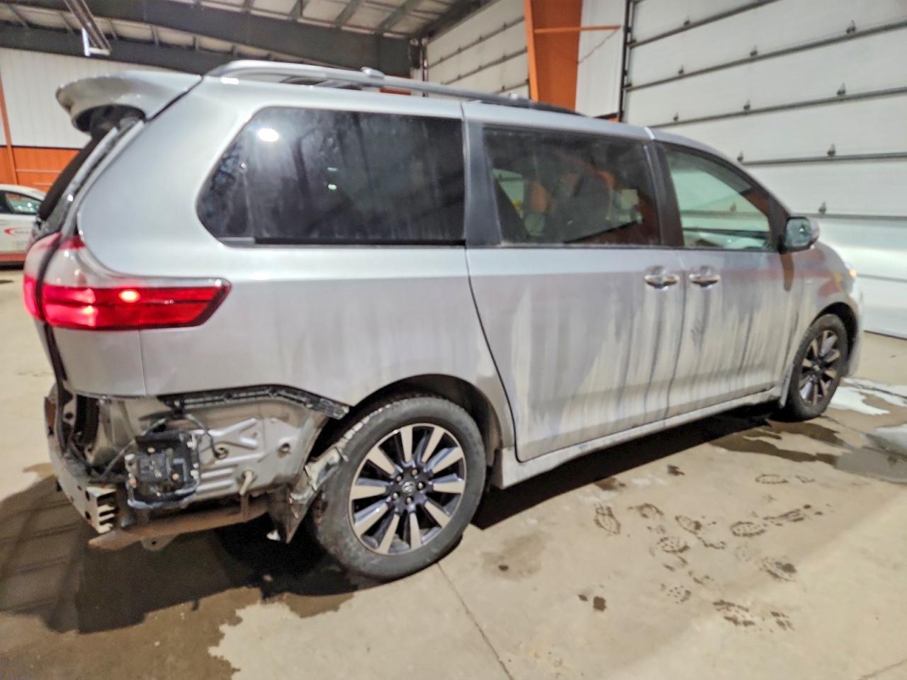 2018 TOYOTA SIENNA