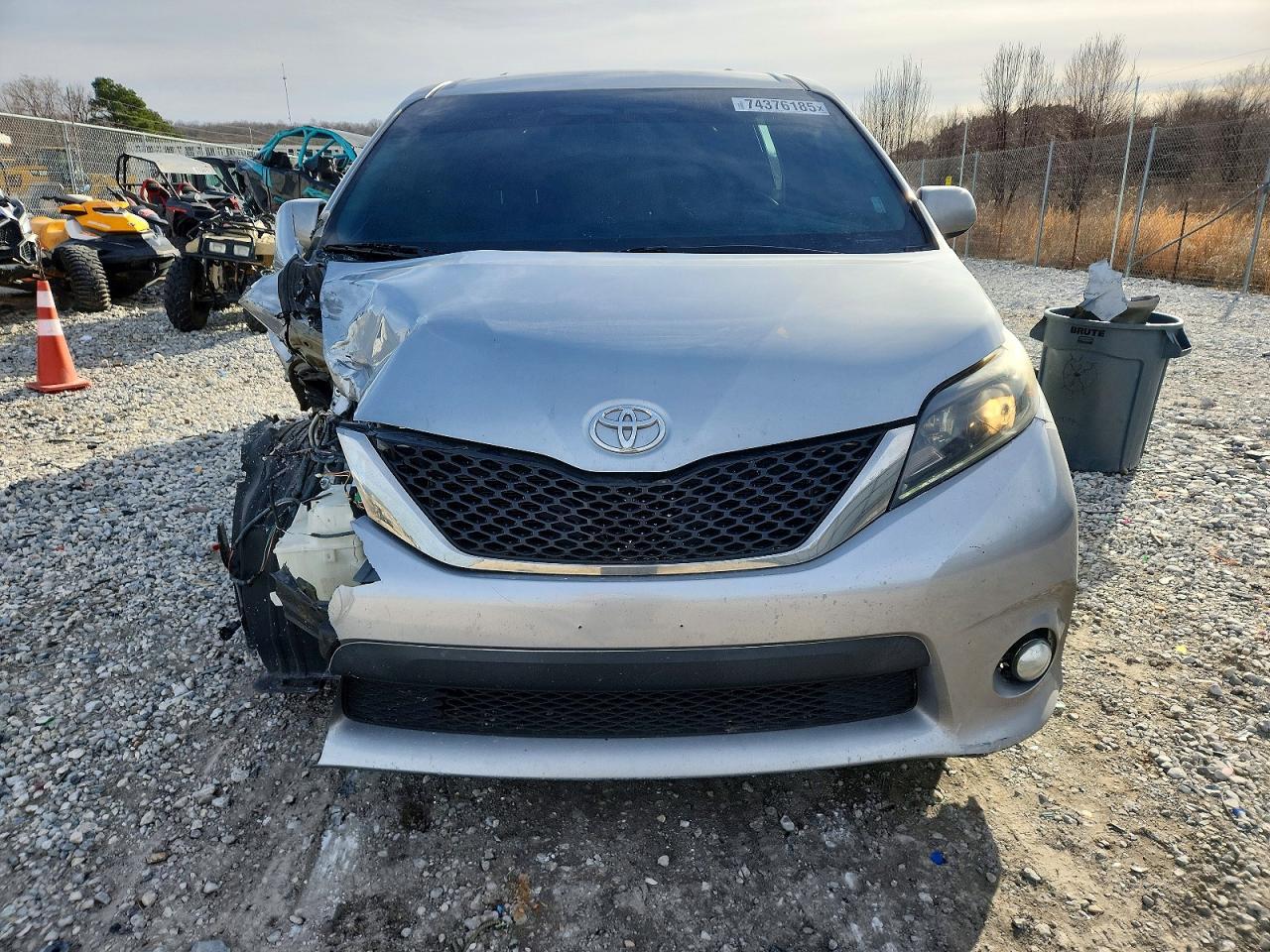 2015 TOYOTA SIENNA