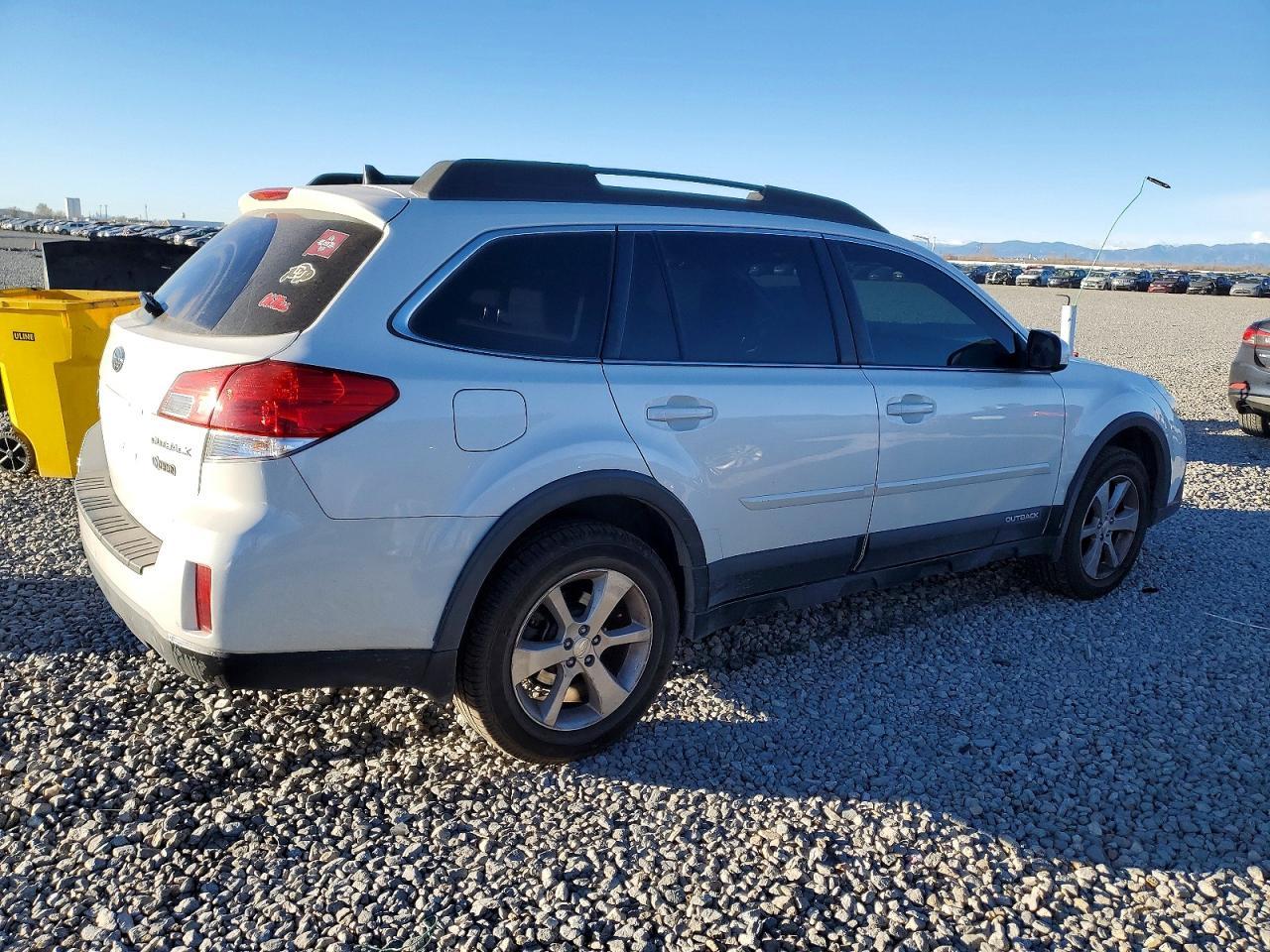 2014 SUBARU Outback