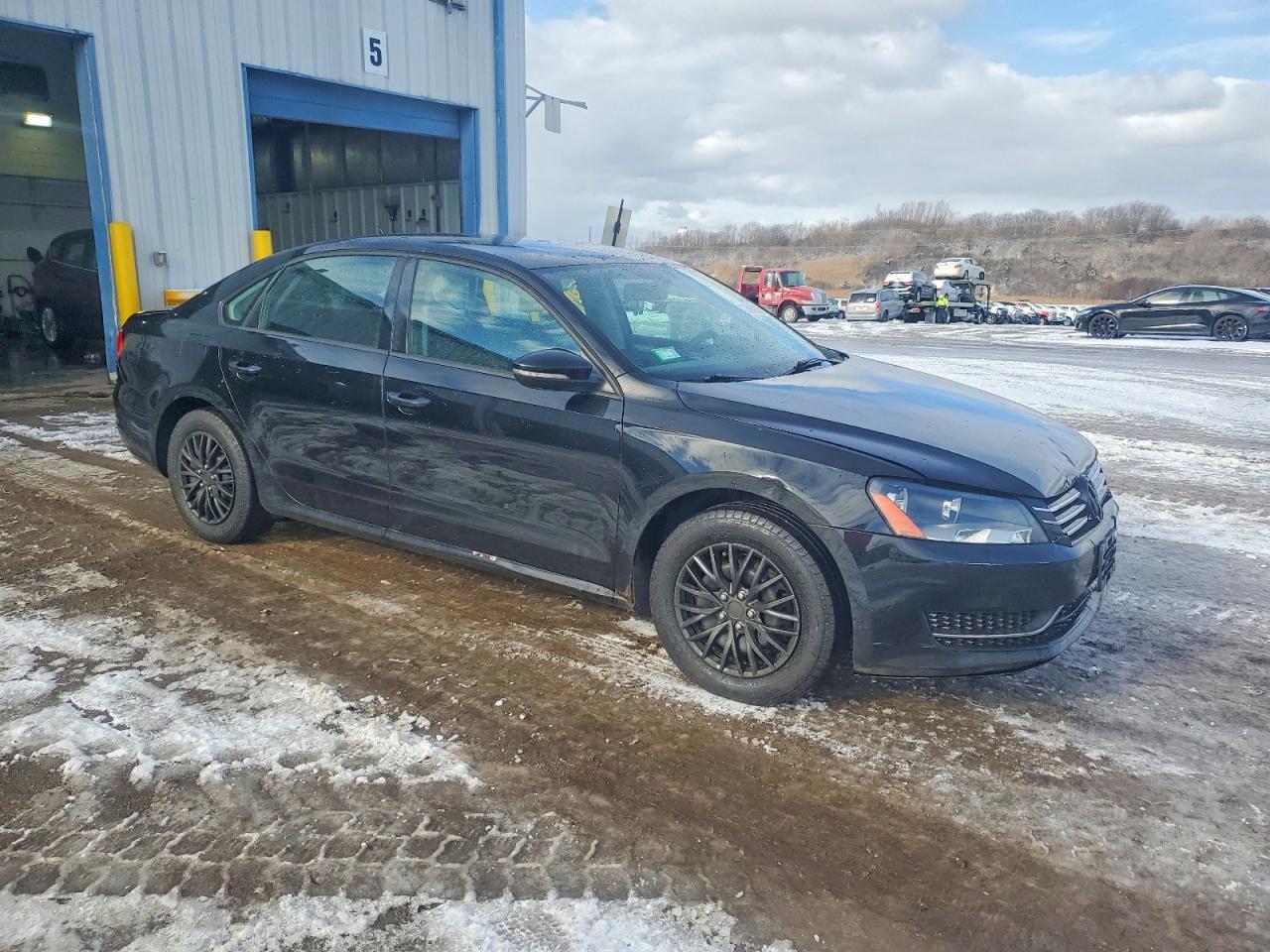 2012 VOLKSWAGEN Passat