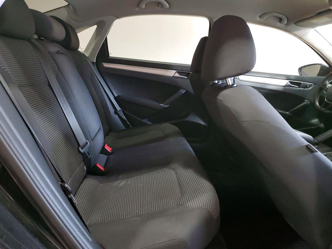 2016 VOLKSWAGEN Passat