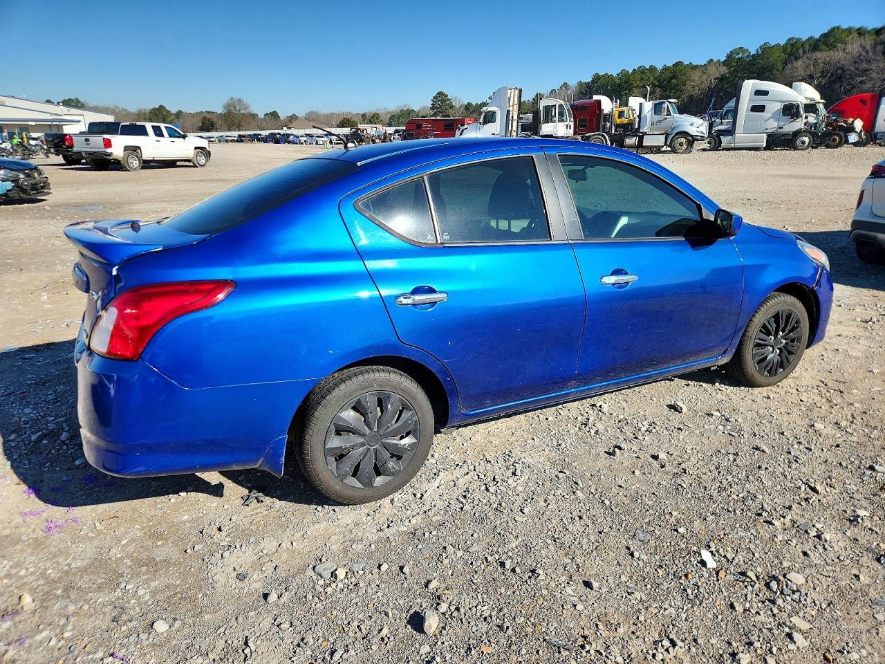 2016 NISSAN VERSA