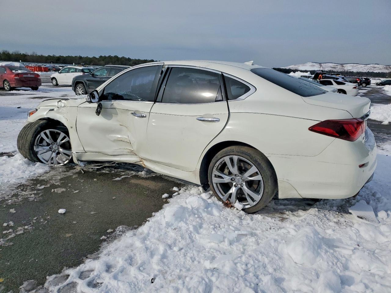 2017 INFINITI Q70
