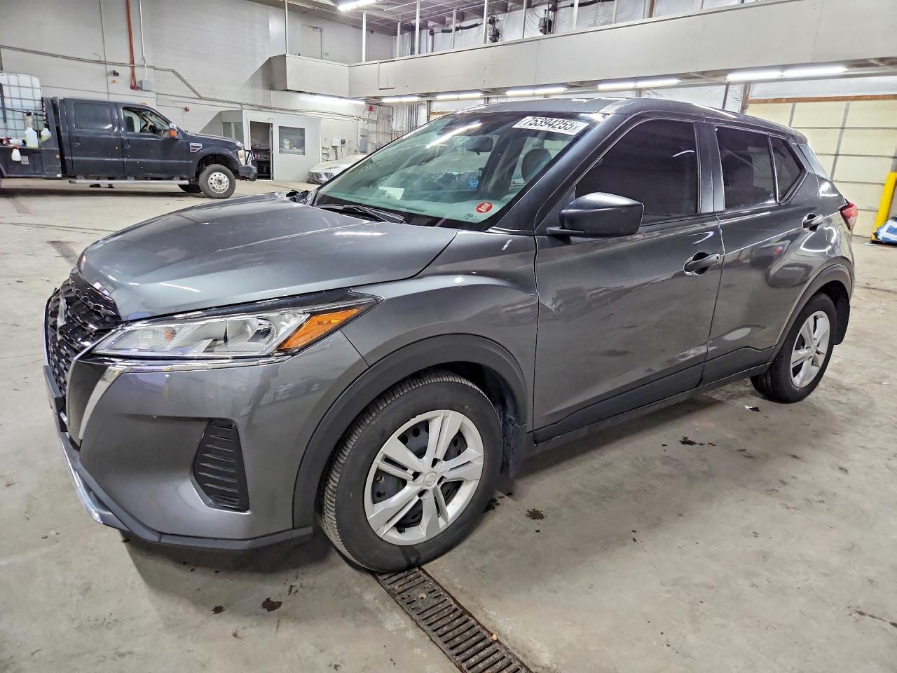 2024 NISSAN KICKS