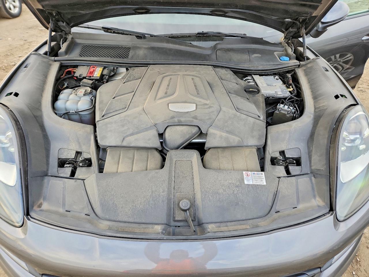 2019 PORSCHE CAYENNE