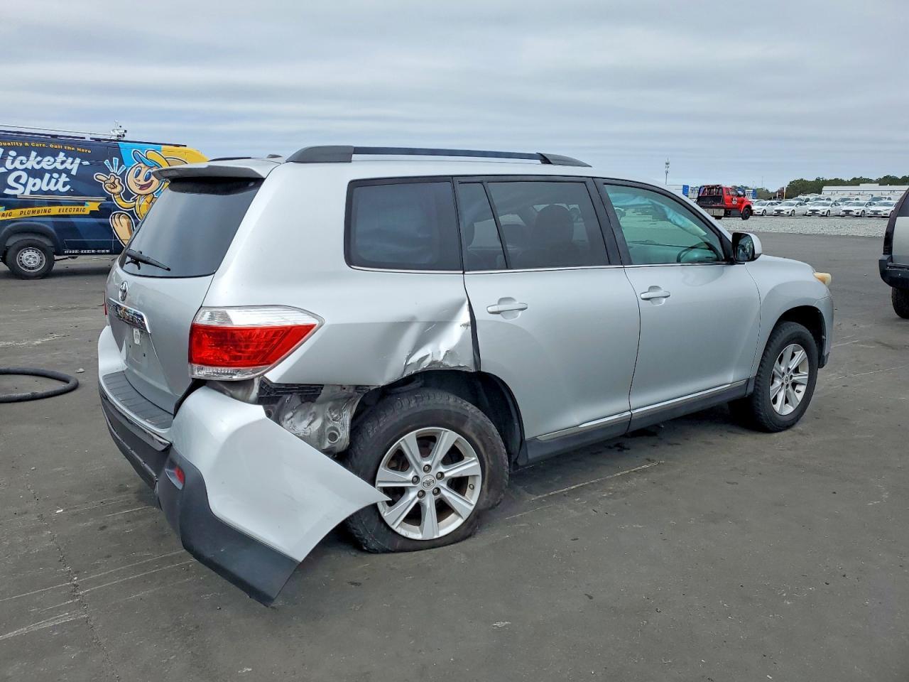 2011 TOYOTA HIGHLANDER