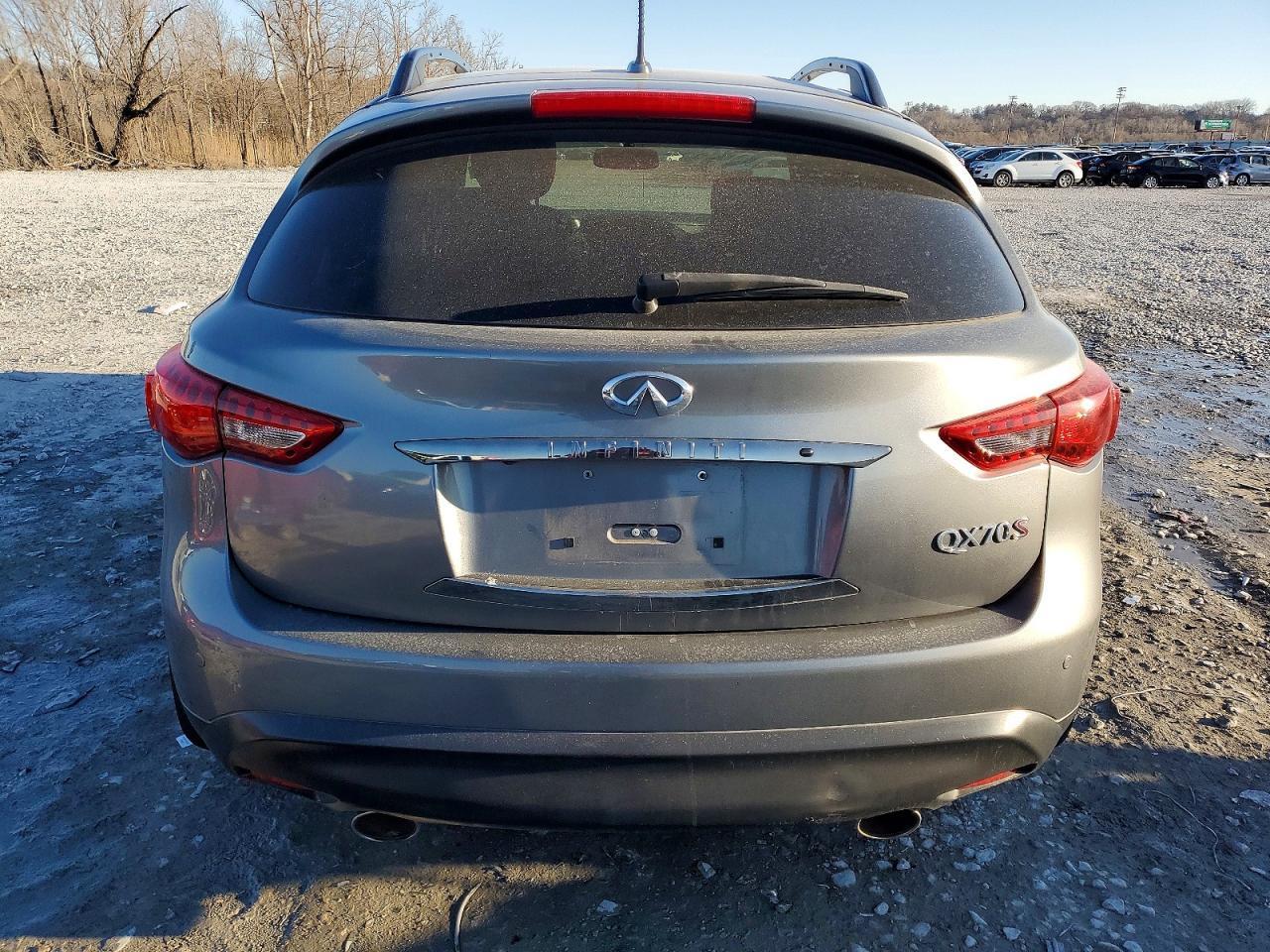 2016 INFINITI QX70