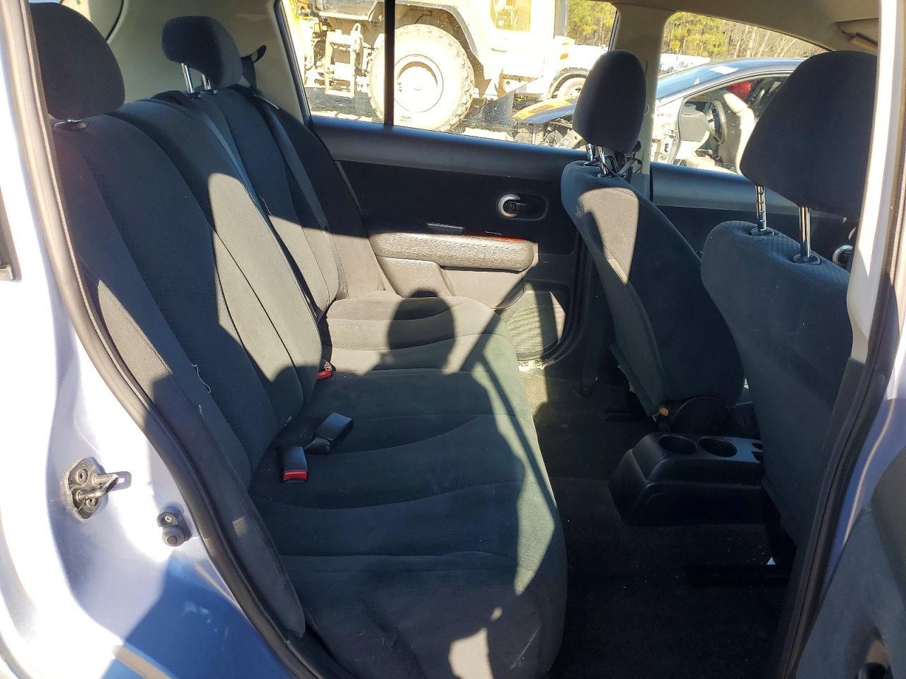 2010 NISSAN VERSA