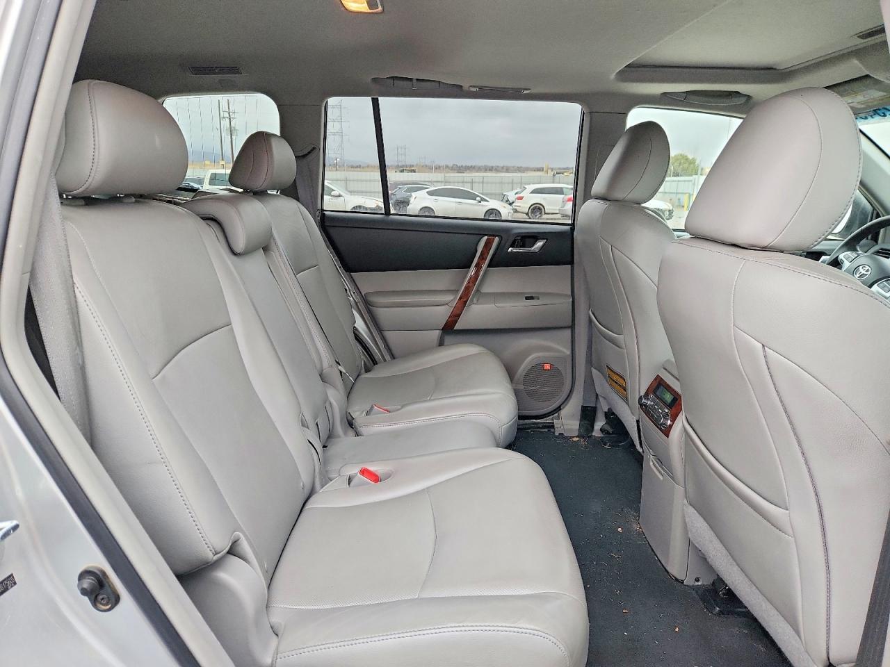 2013 TOYOTA HIGHLANDER
