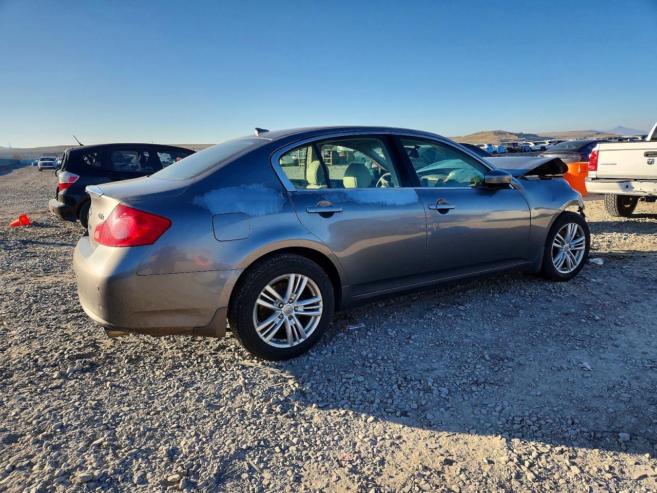 2011 INFINITI G37