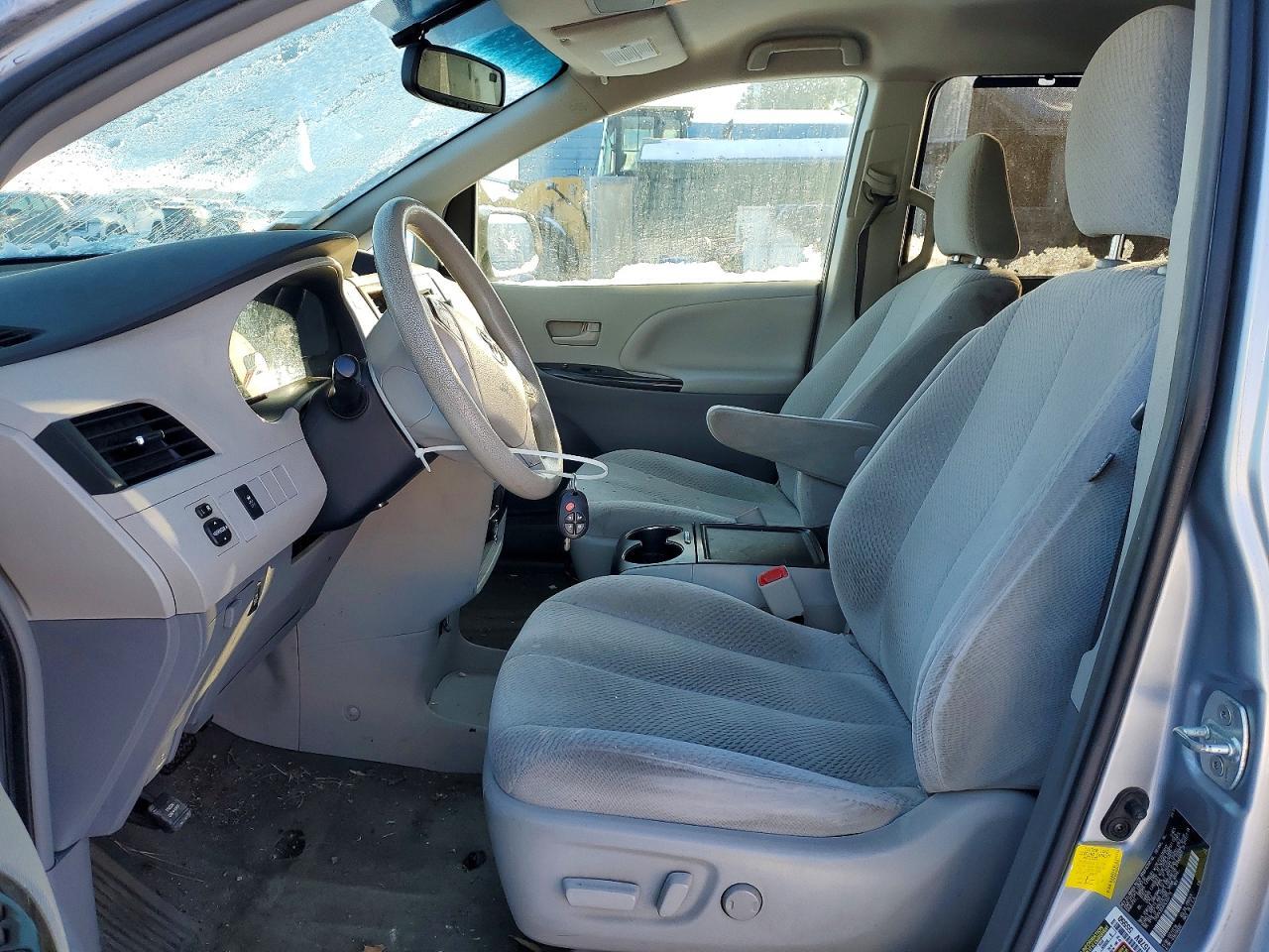 2013 TOYOTA SIENNA