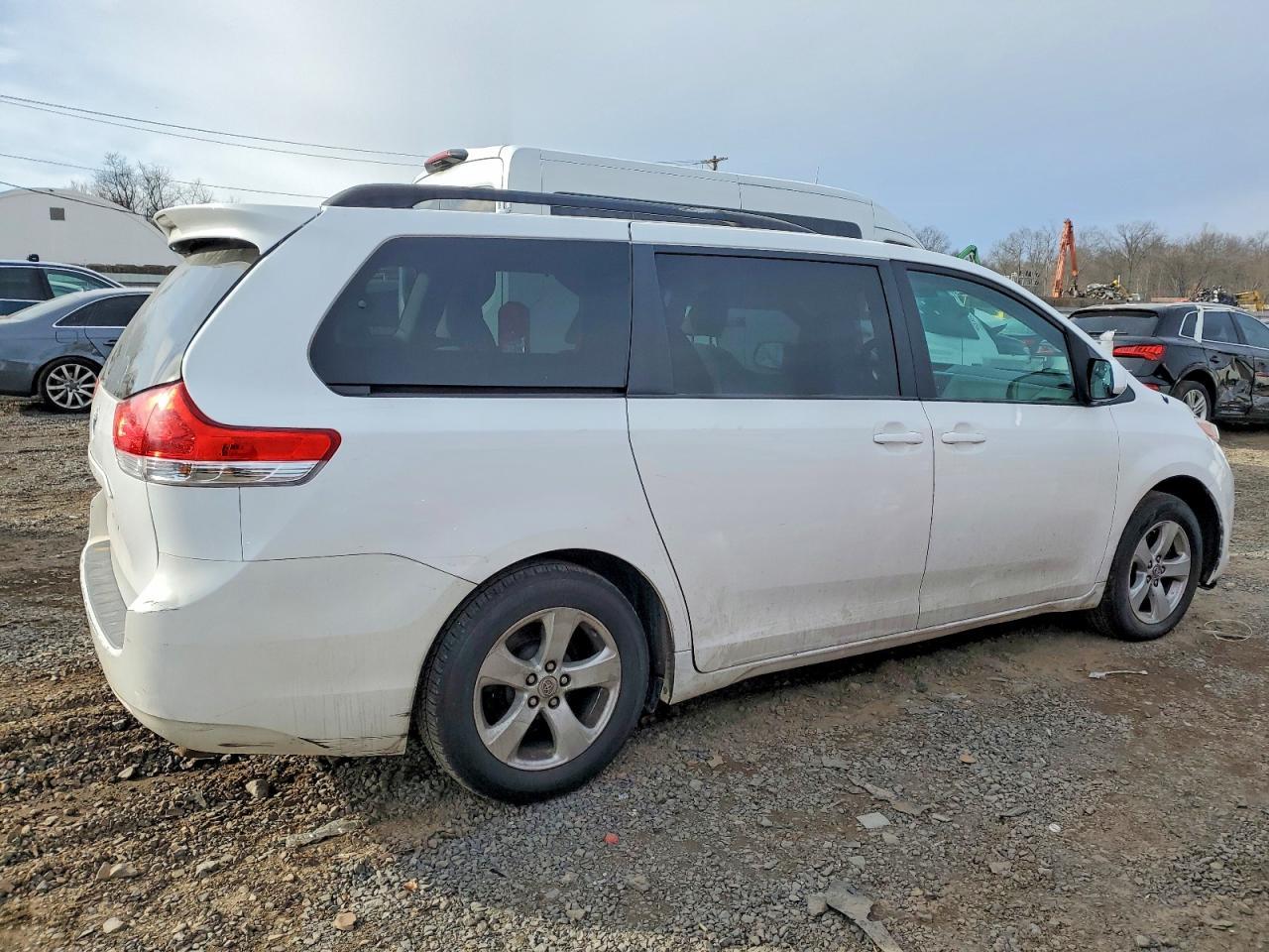 2013 TOYOTA SIENNA