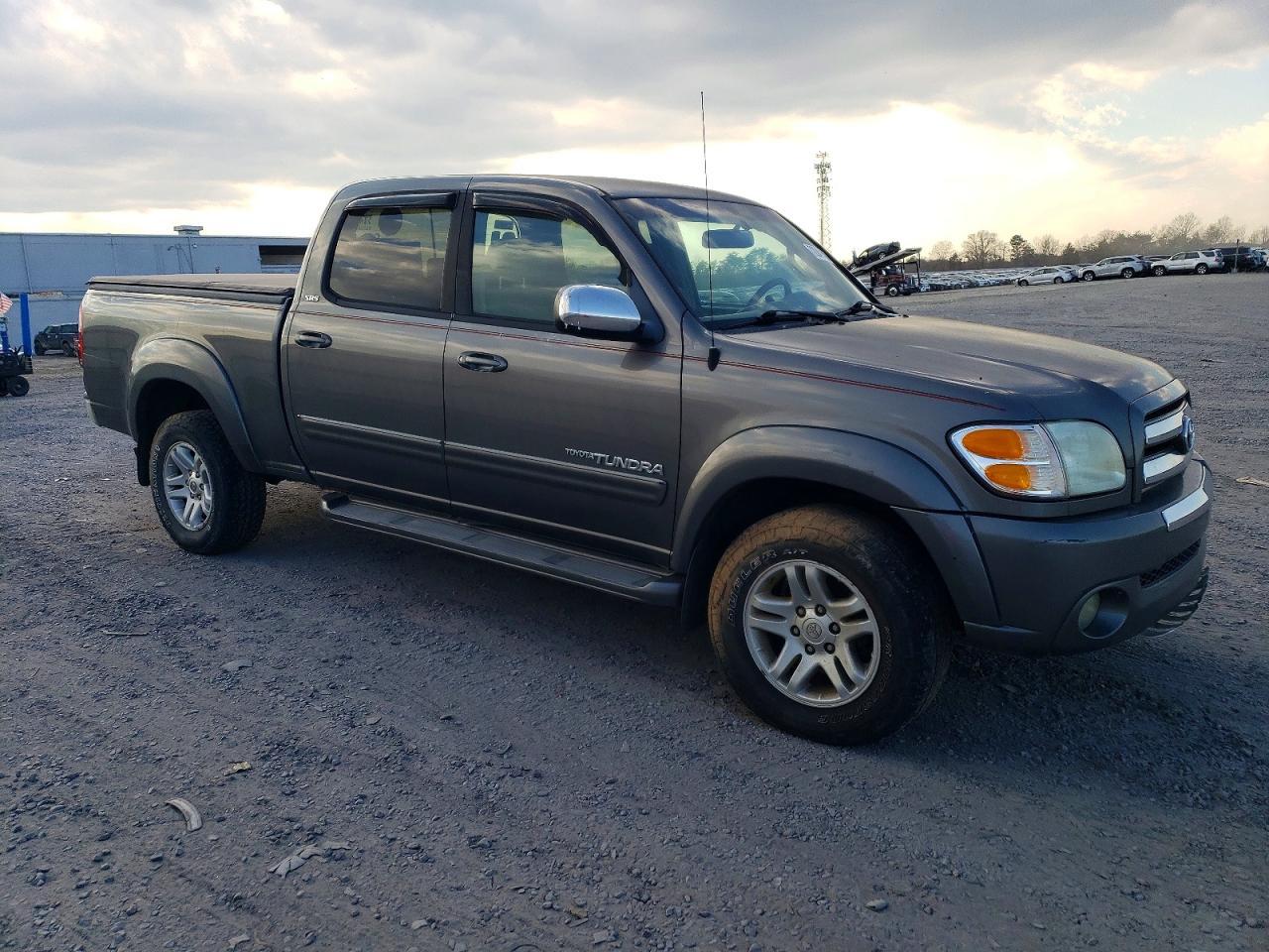 2004 TOYOTA TUNDRA
