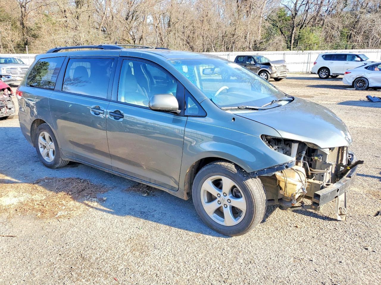 2014 TOYOTA SIENNA