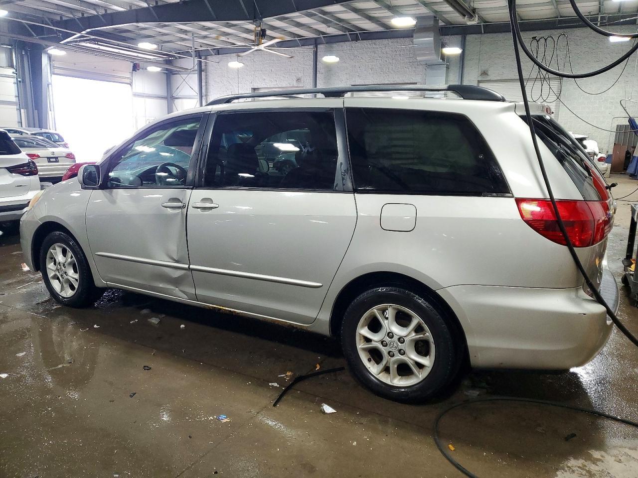 2005 TOYOTA SIENNA