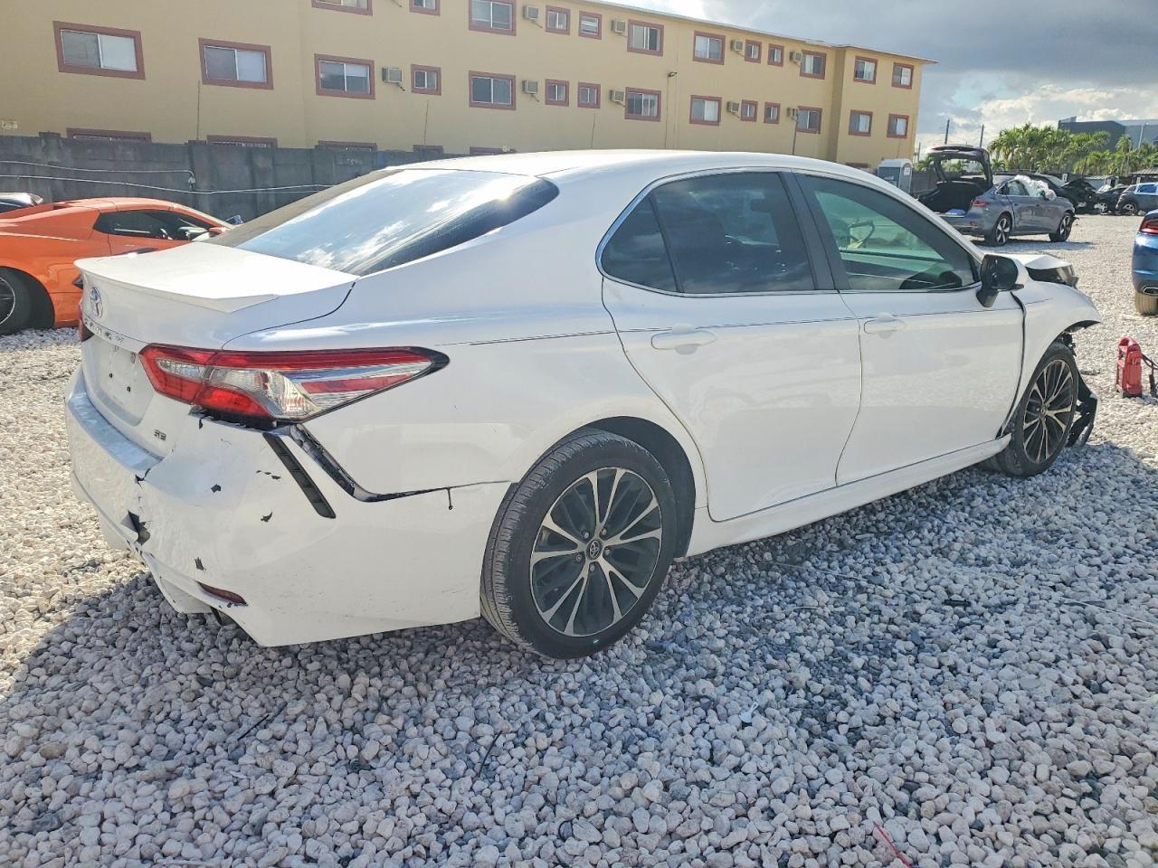 2018 TOYOTA CAMRY