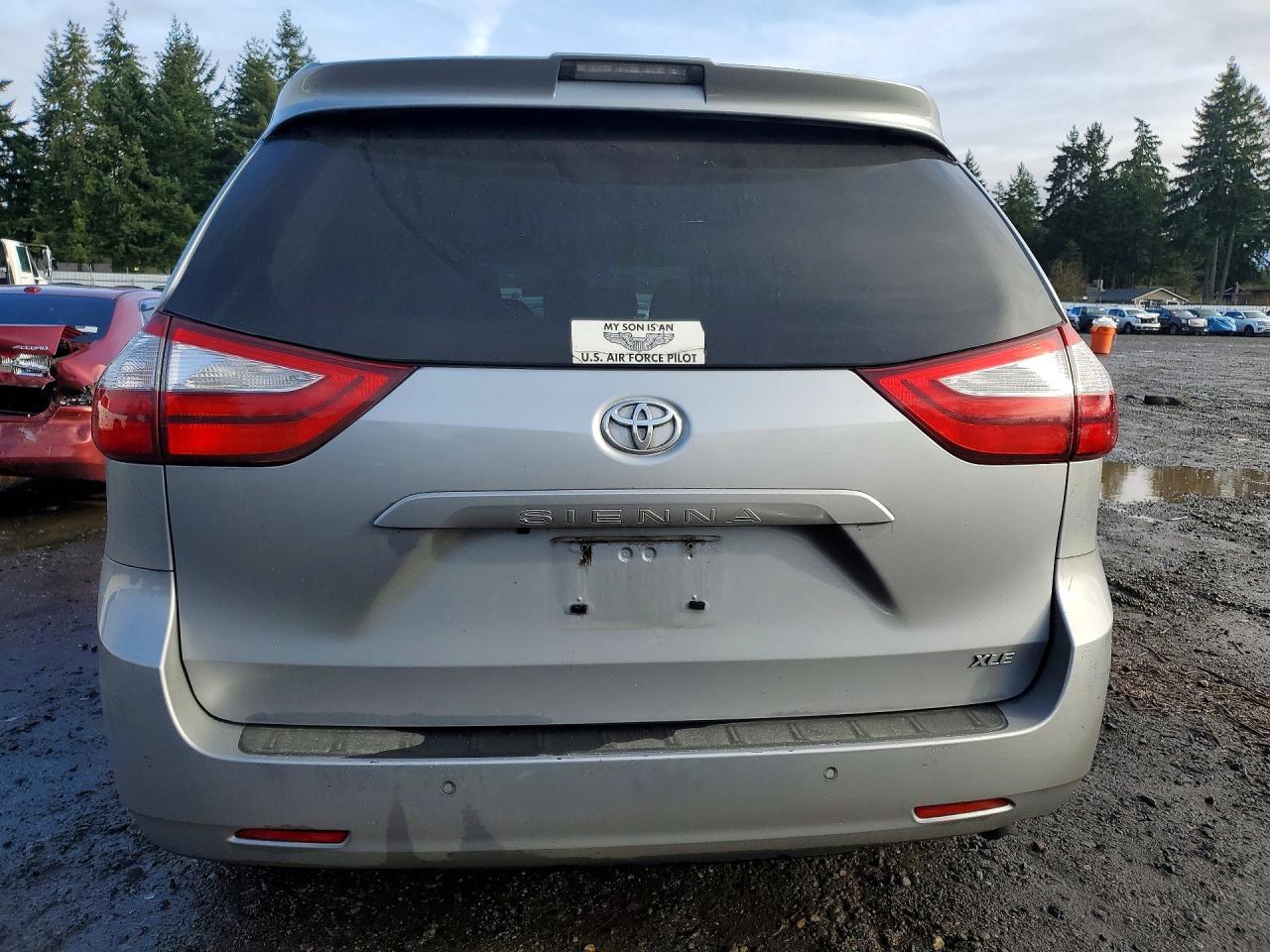 2018 TOYOTA SIENNA
