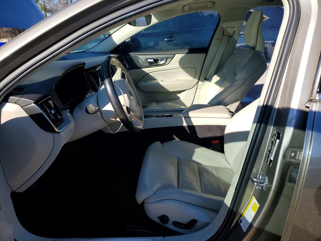2021 VOLVO S60