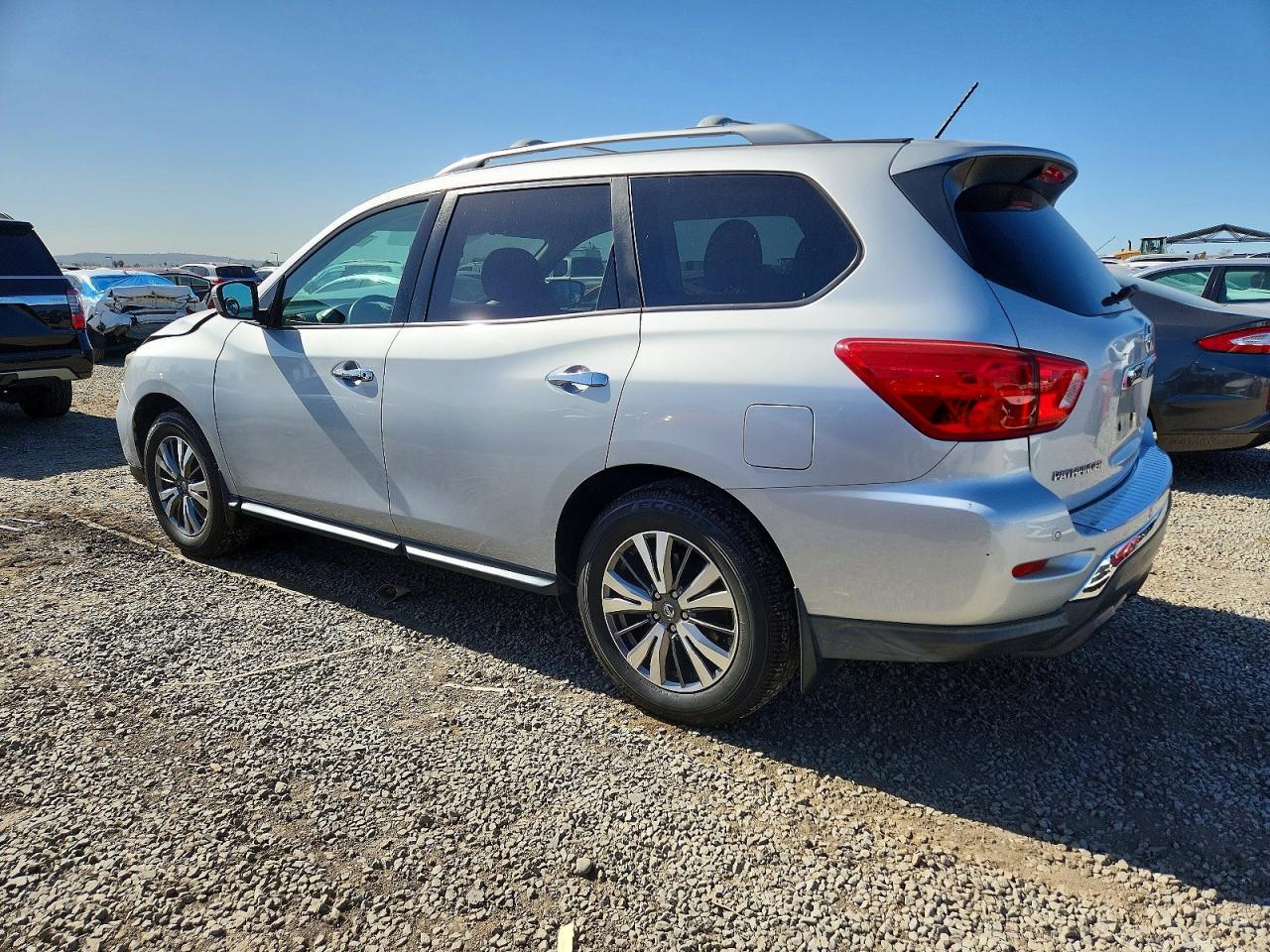 2017 NISSAN PATHFINDER