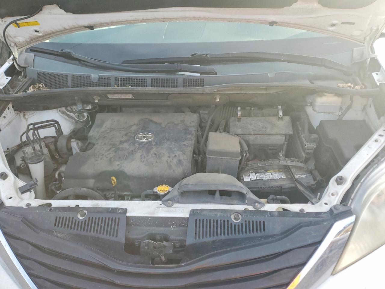 2012 TOYOTA SIENNA