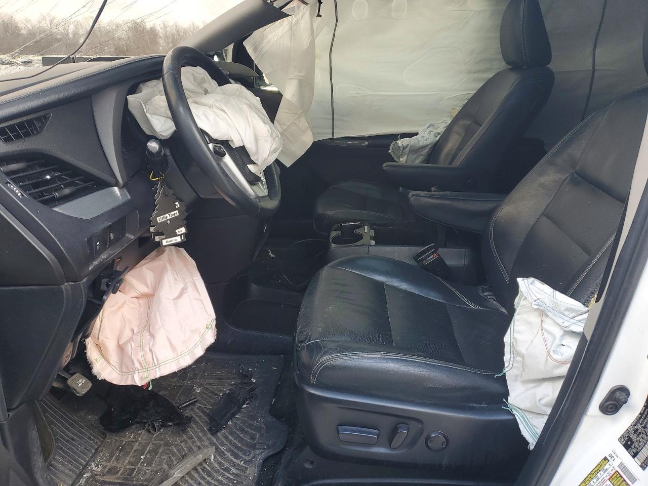 2015 TOYOTA SIENNA