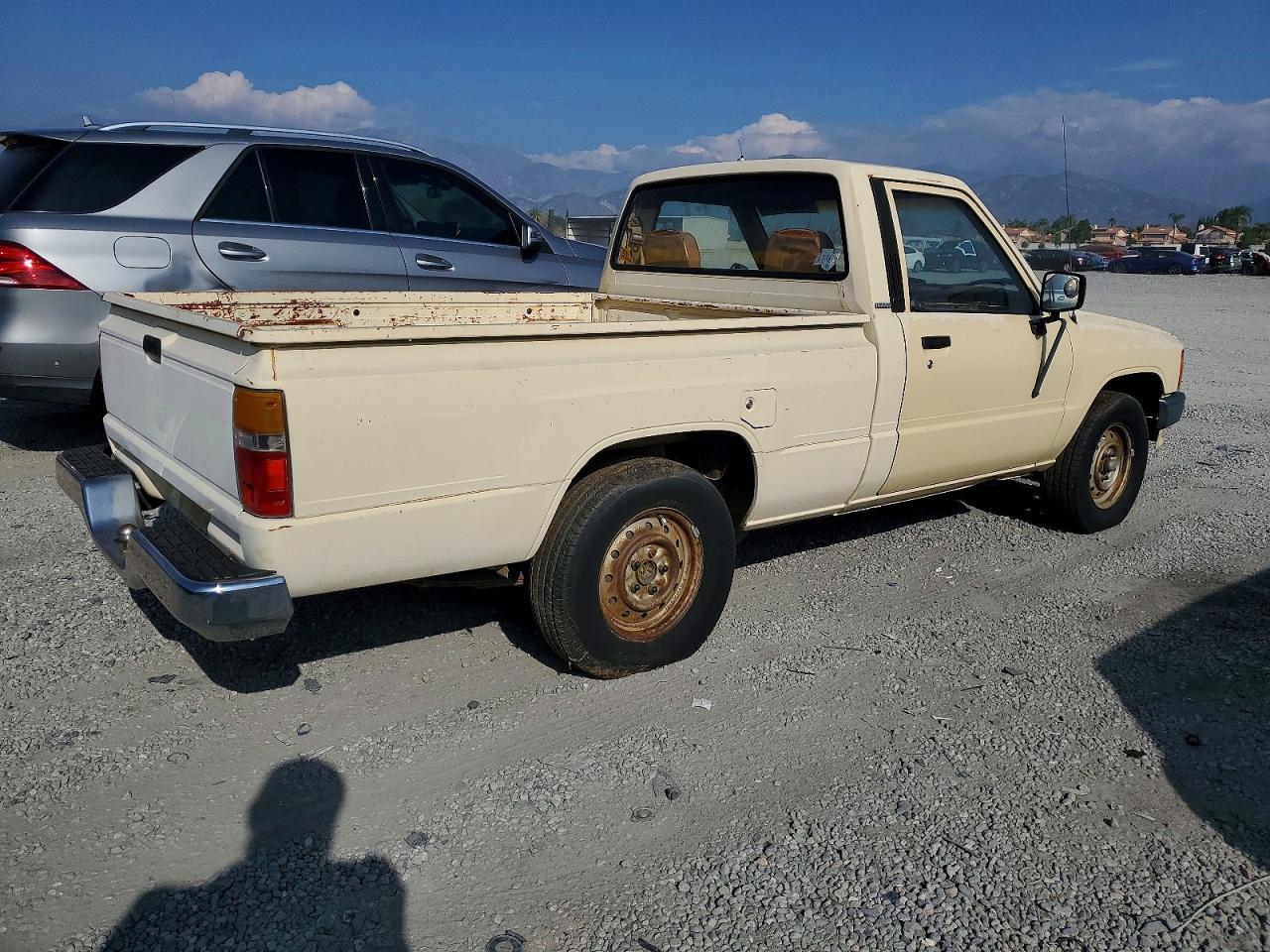 1987 TOYOTA Pickup