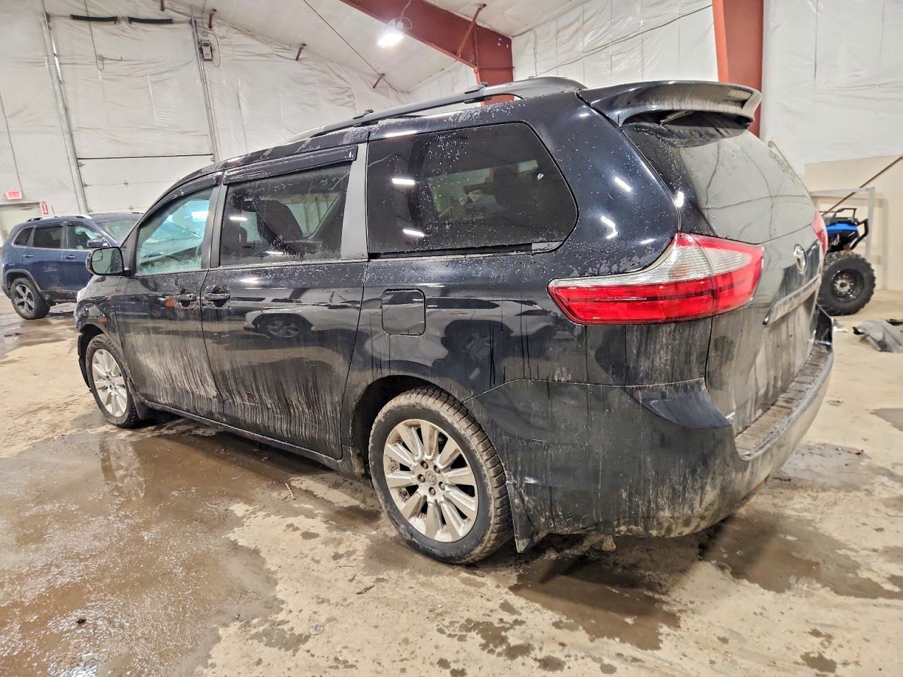 2015 TOYOTA SIENNA
