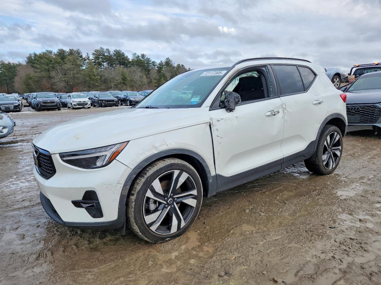 2024 VOLVO XC40