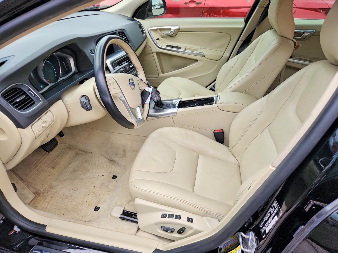 2015 VOLVO S60