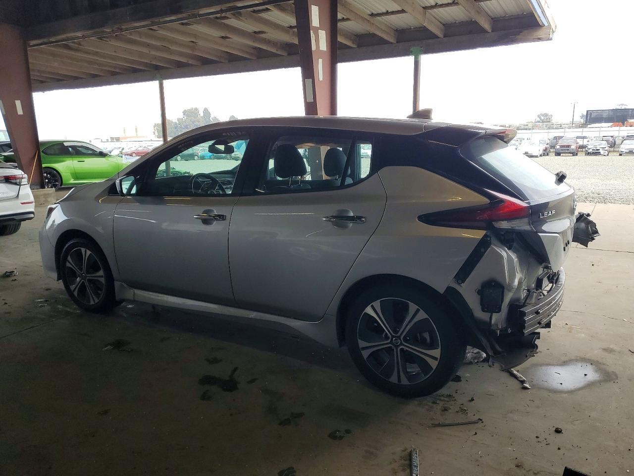 2021 NISSAN LEAF