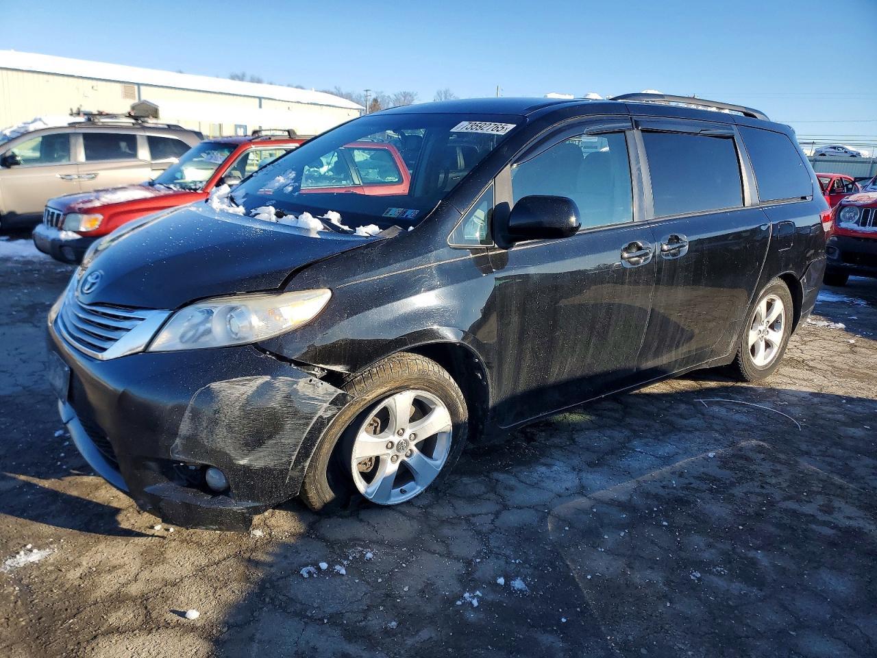 2011 TOYOTA SIENNA