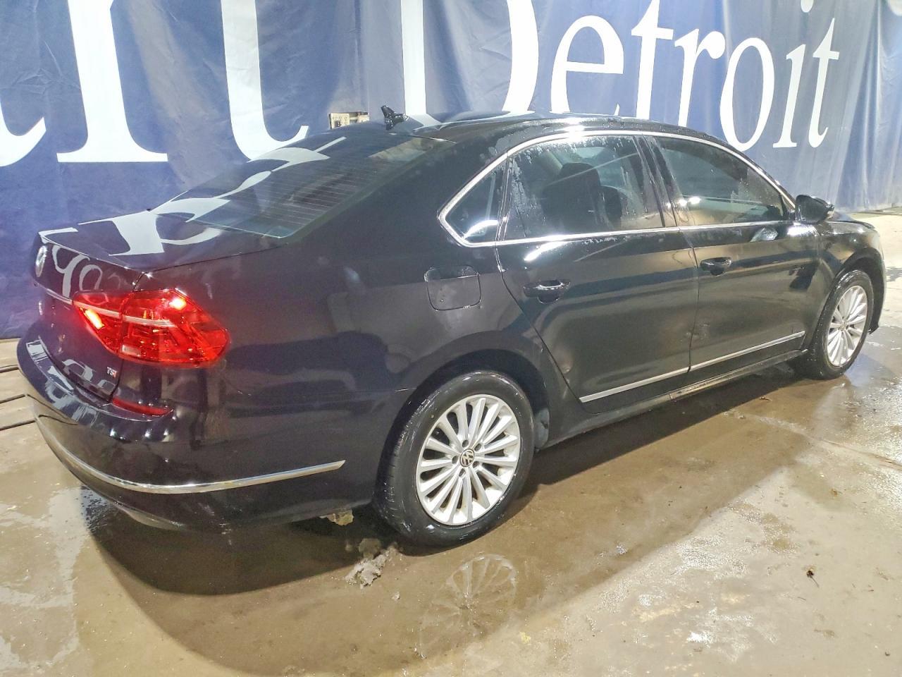 2016 VOLKSWAGEN Passat