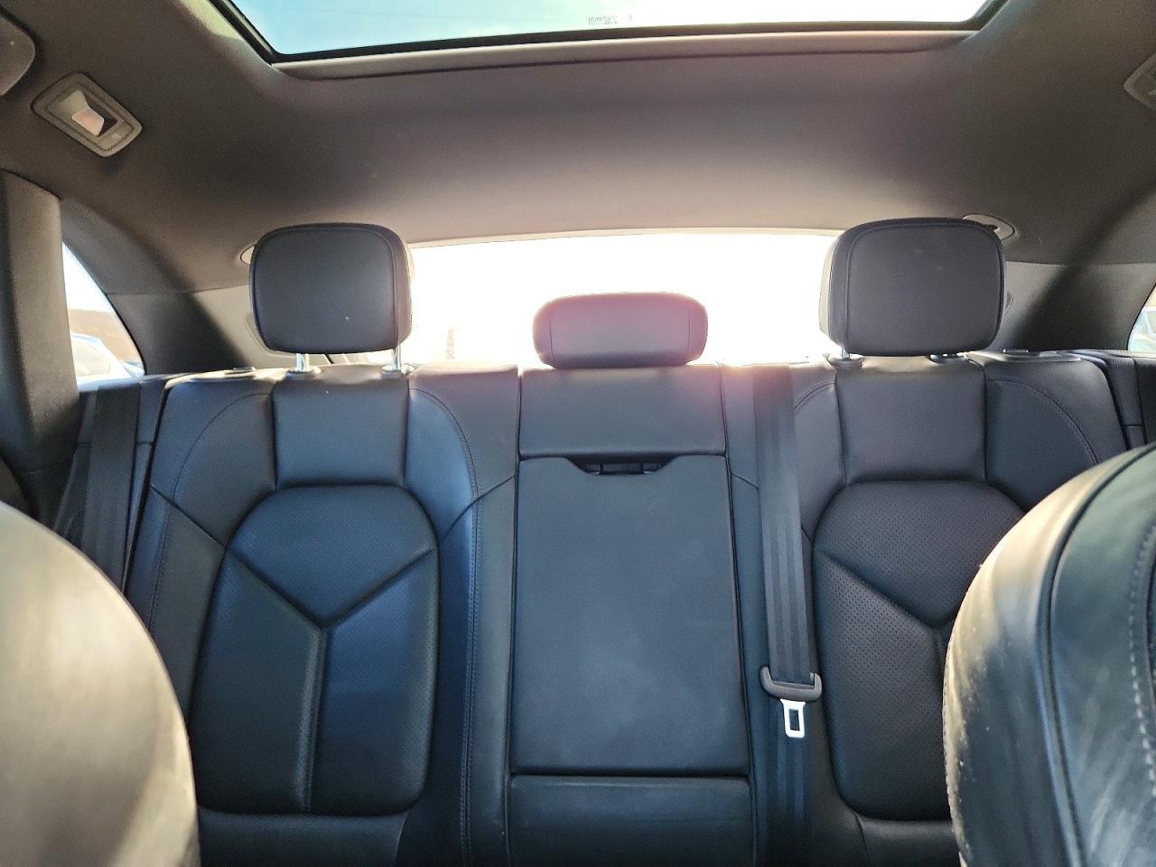 2015 PORSCHE Macan