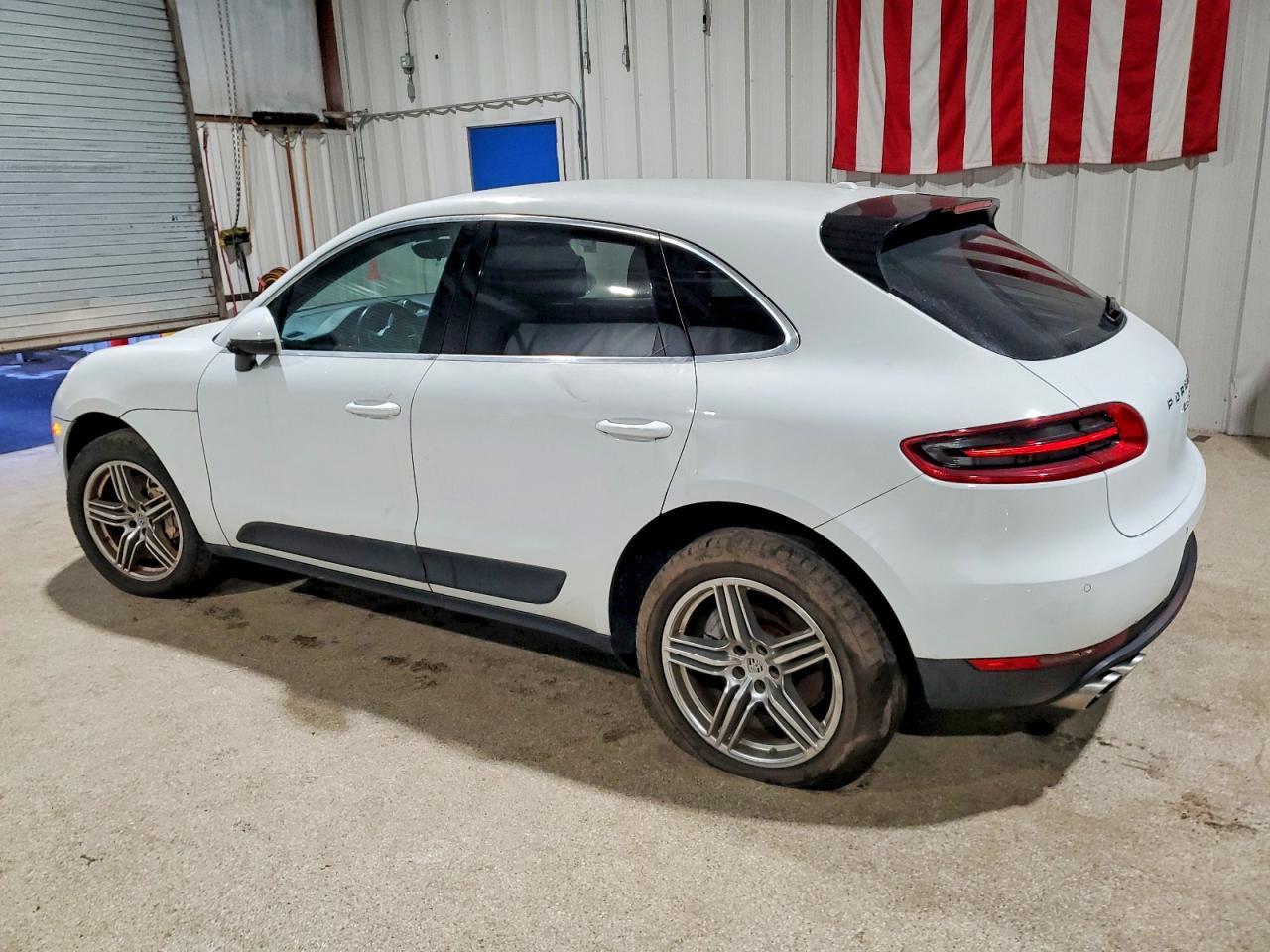 2016 PORSCHE Macan