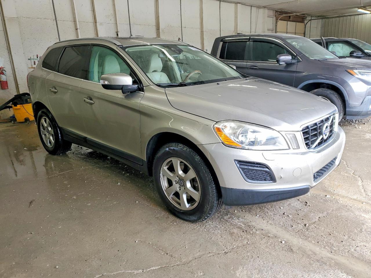 2012 VOLVO XC60