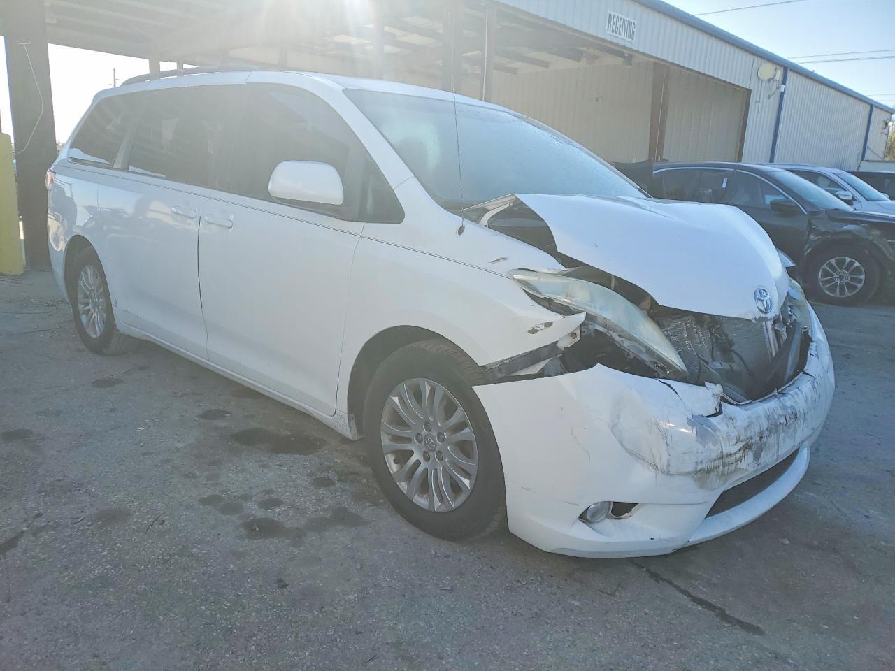 2011 TOYOTA SIENNA