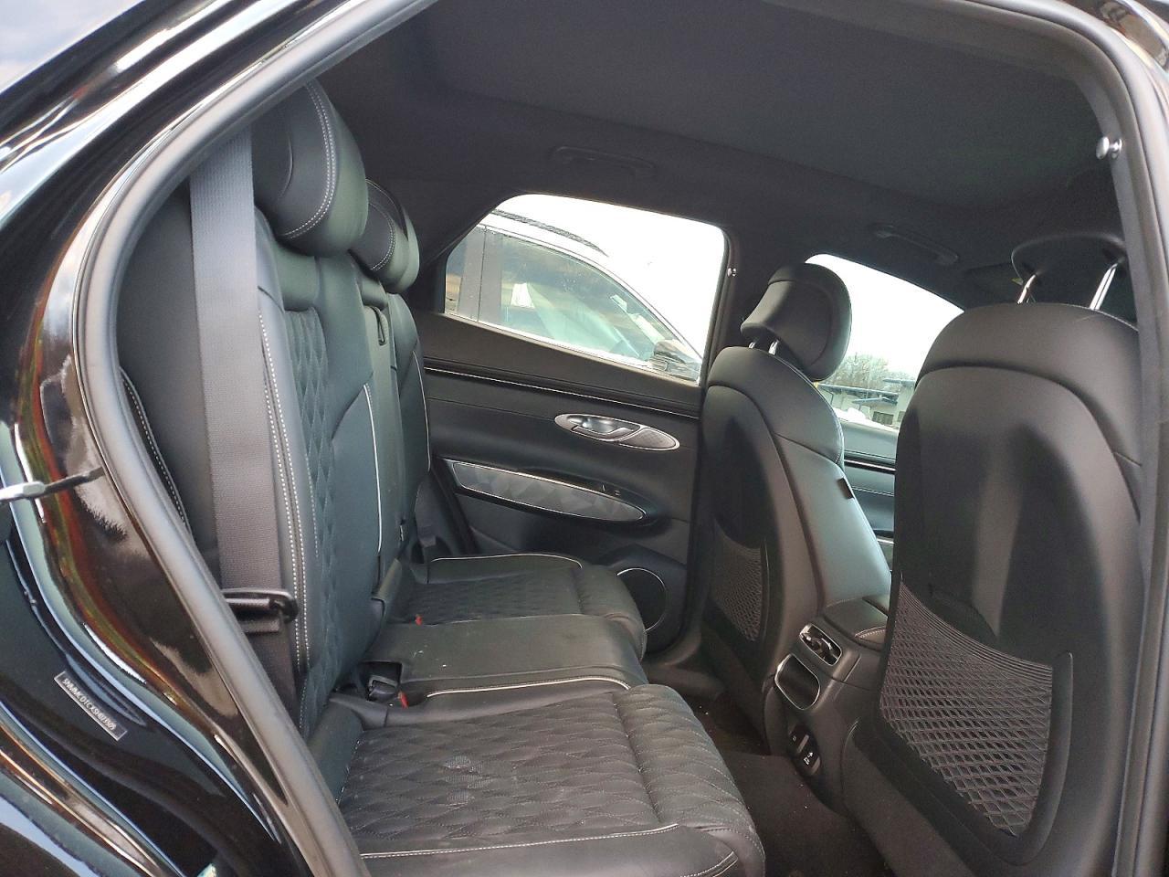 2025 GENESIS GV70