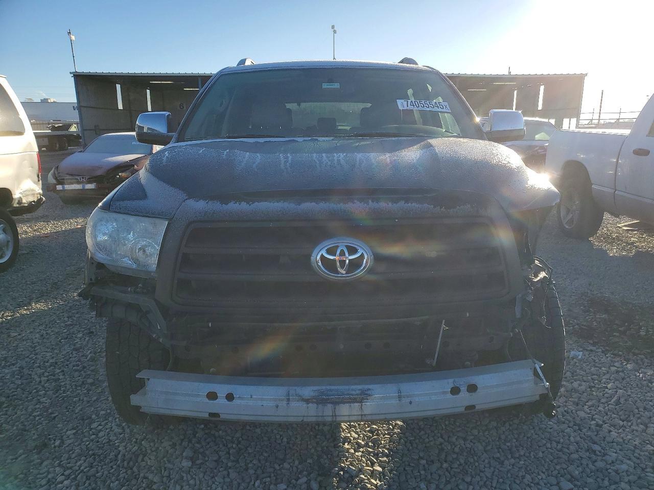 2011 TOYOTA Sequoia