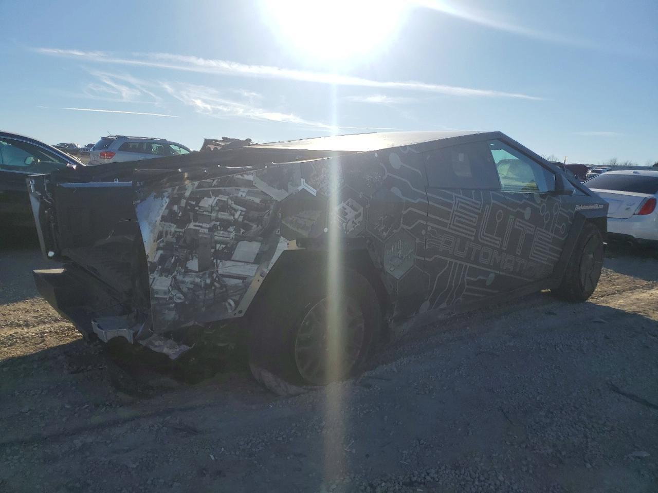 2024 TESLA Cybertruck