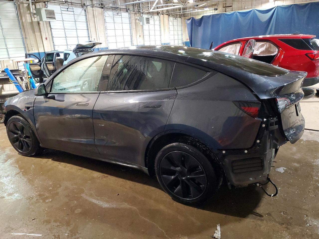 2025 TESLA MODEL Y