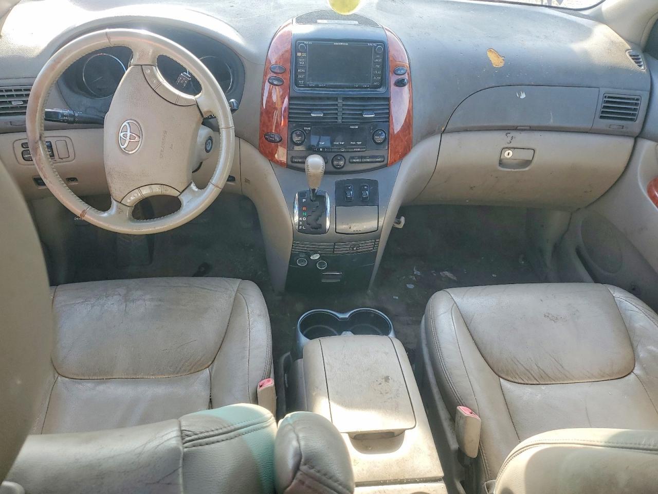 2010 TOYOTA SIENNA