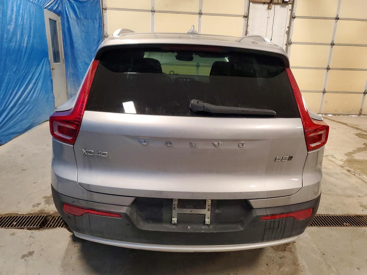 2024 VOLVO XC40