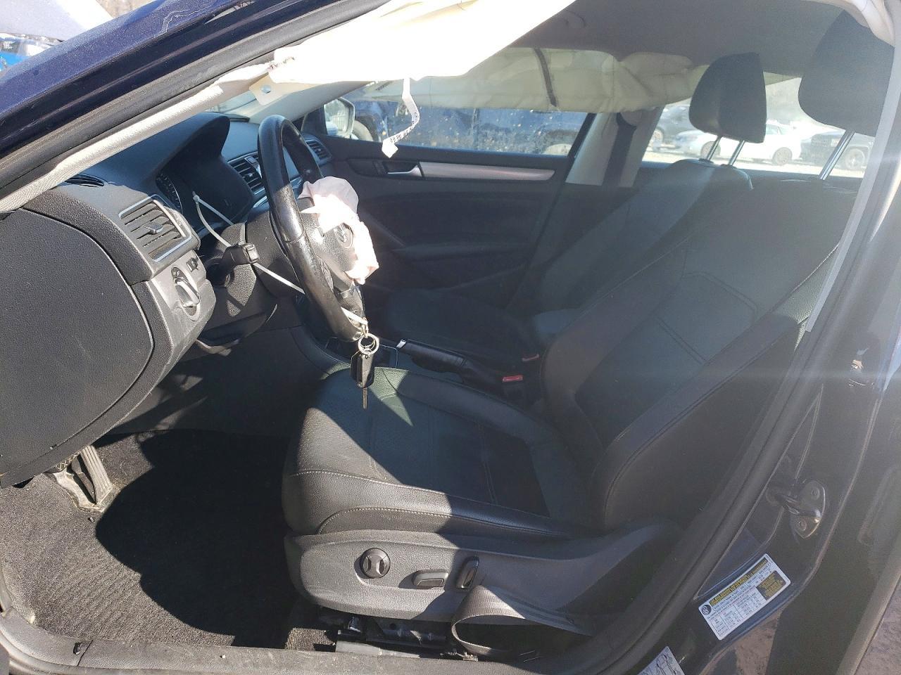2014 VOLKSWAGEN Passat