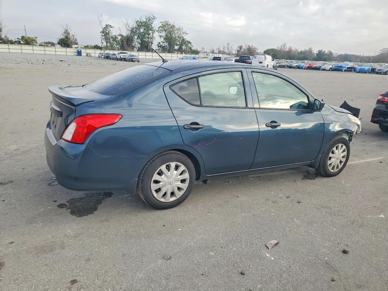 2017 NISSAN VERSA
