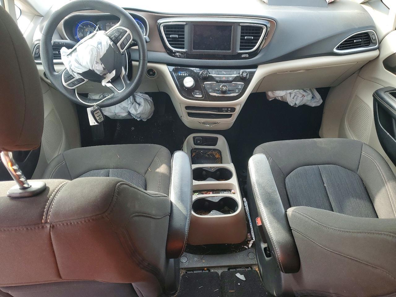 2020 CHRYSLER Voyager