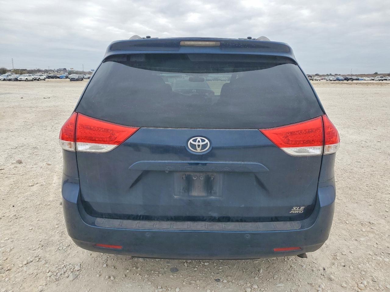 2012 TOYOTA SIENNA
