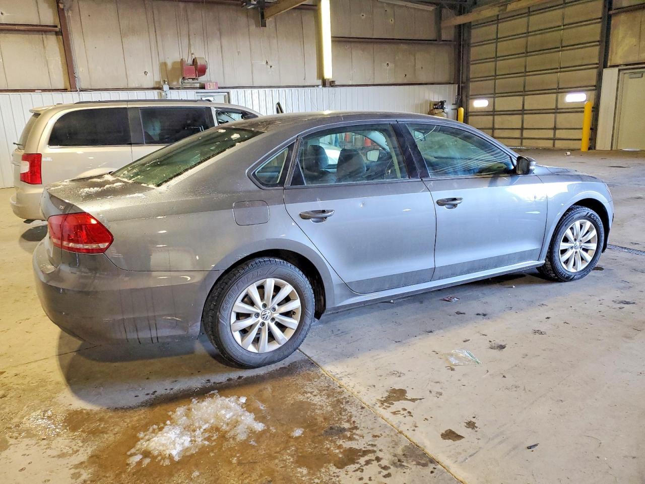 2014 VOLKSWAGEN Passat