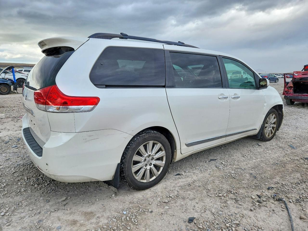 2012 TOYOTA SIENNA