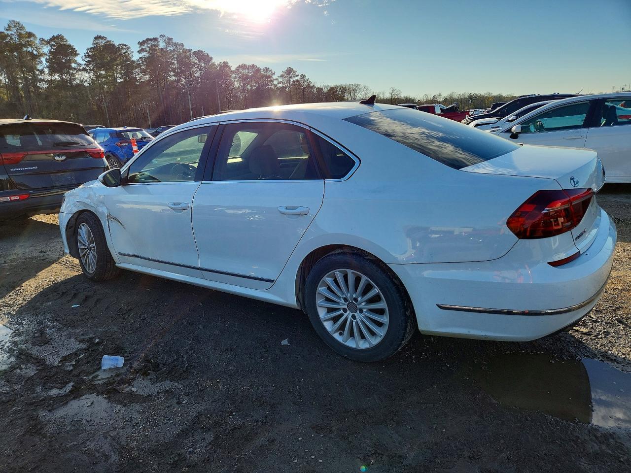 2017 VOLKSWAGEN Passat